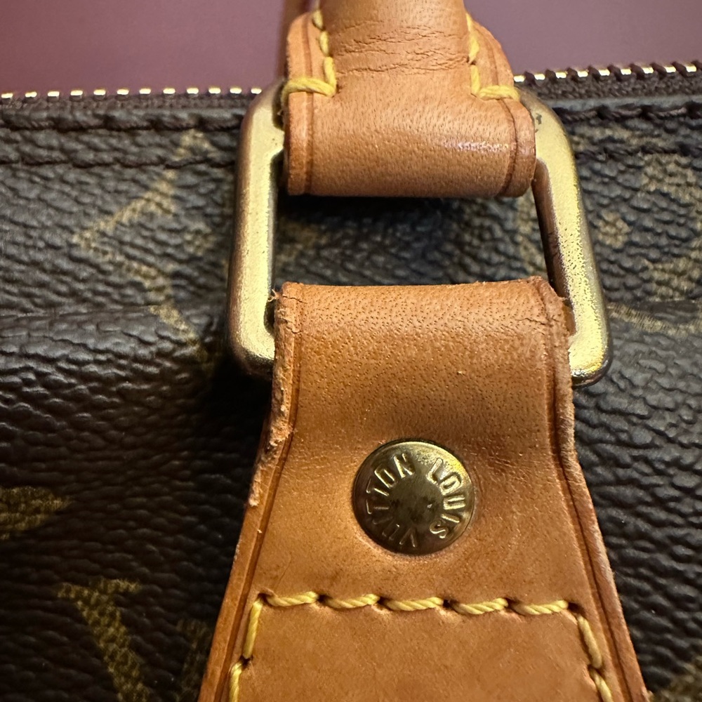 Louis Vuitton Messenger Bag - Picture 3 of 11
